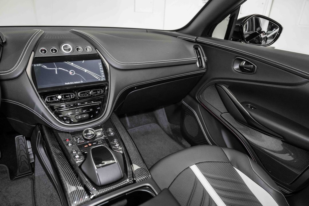 2024 Aston Martin DBX