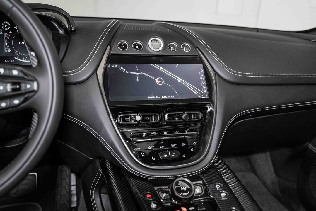 2024 Aston Martin DBX
