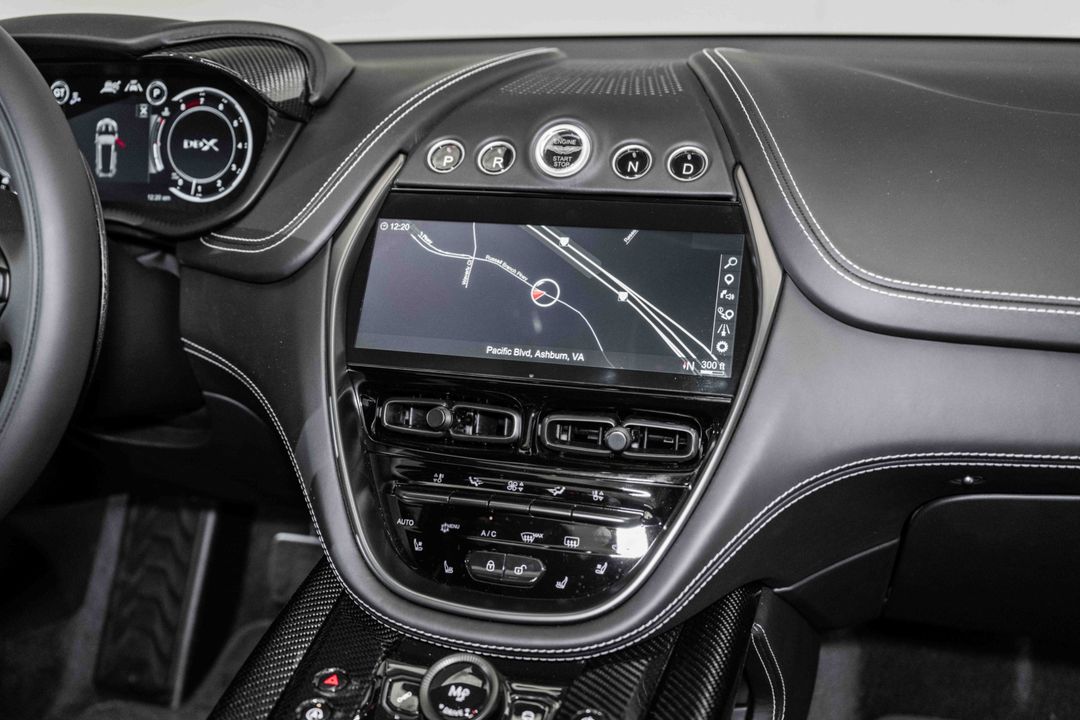 2024 Aston Martin DBX