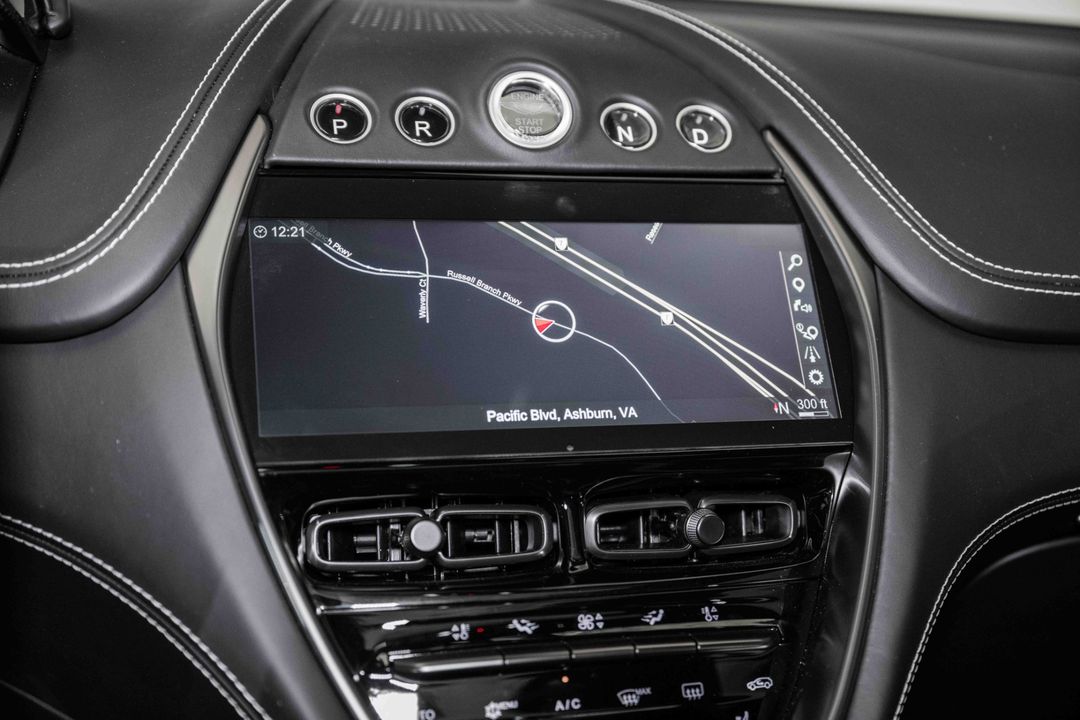 2024 Aston Martin DBX