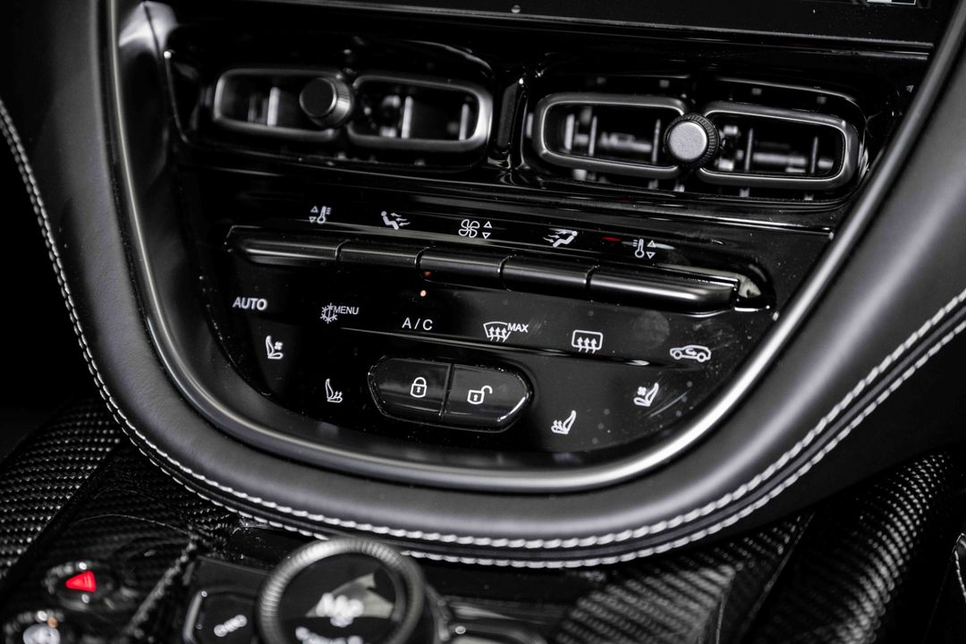 2024 Aston Martin DBX