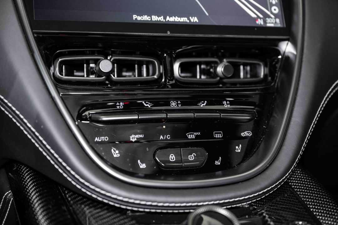 2024 Aston Martin DBX