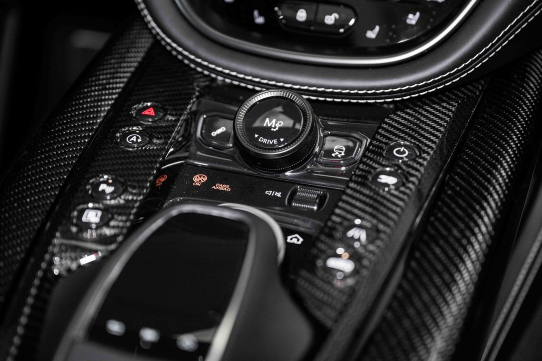 2024 Aston Martin DBX