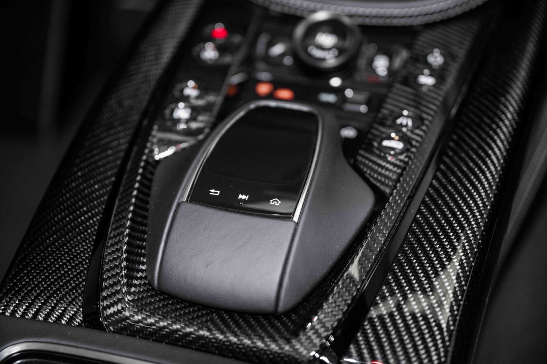 2024 Aston Martin DBX