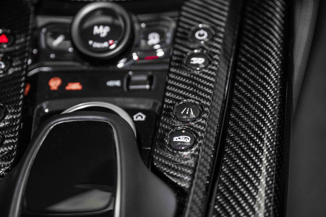 2024 Aston Martin DBX