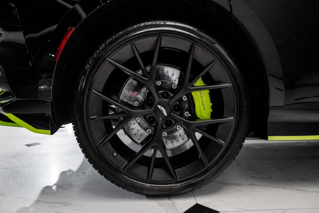 2024 Aston Martin DBX