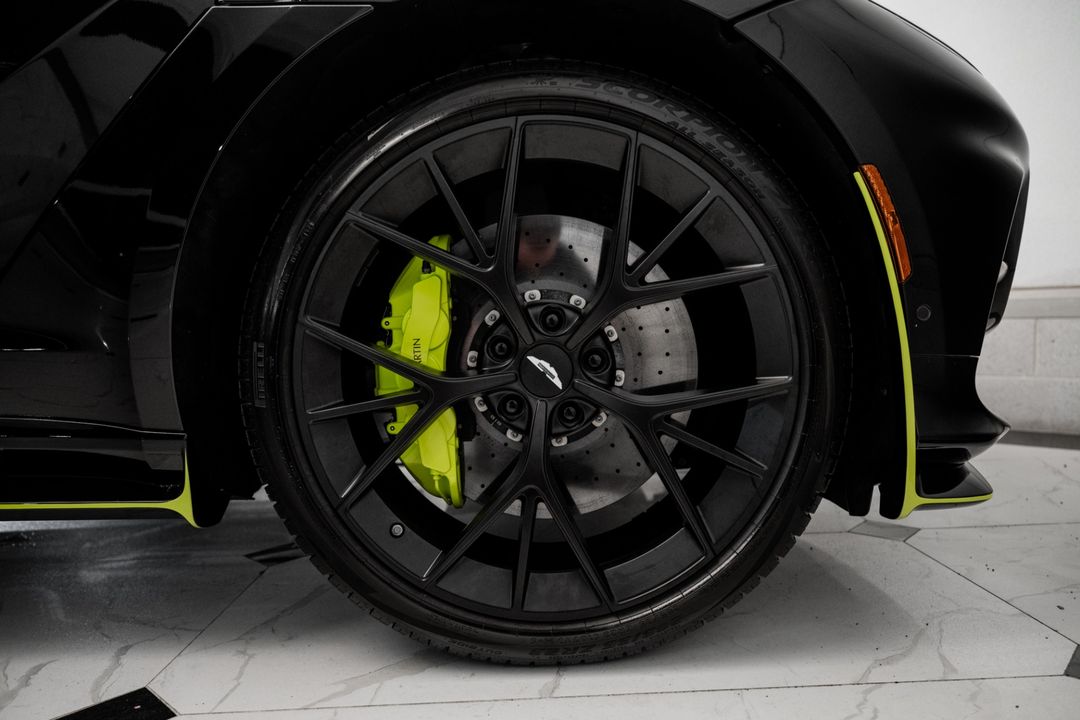 2024 Aston Martin DBX