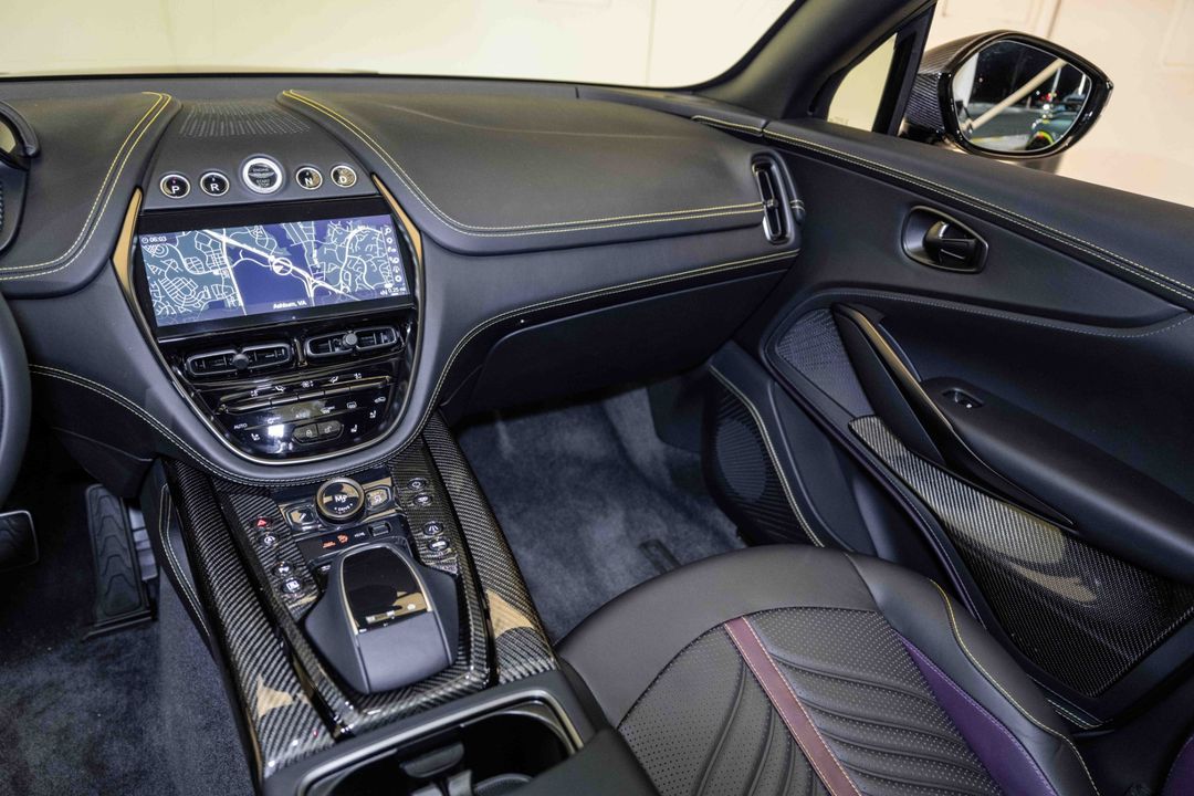 2024 Aston Martin DBX