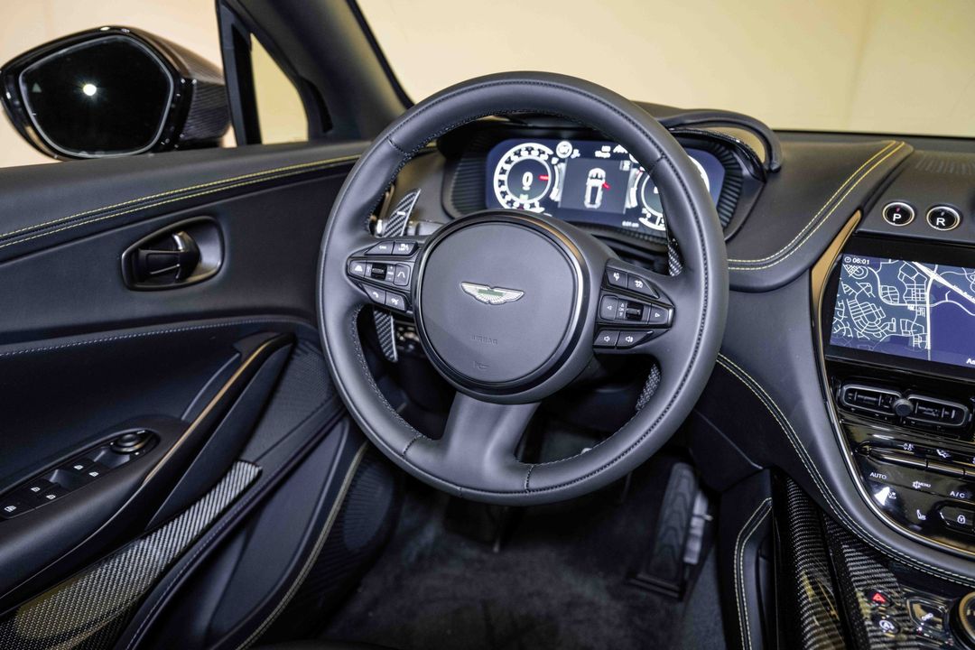 2024 Aston Martin DBX