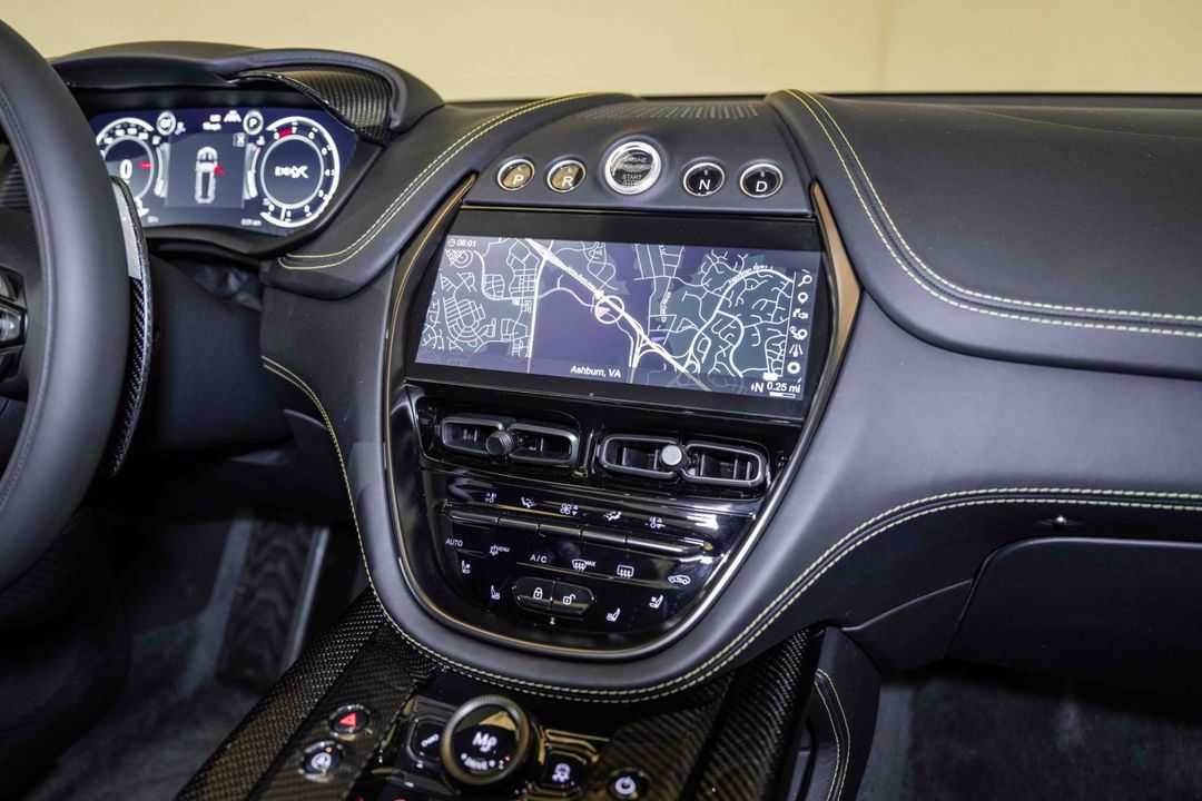 2024 Aston Martin DBX