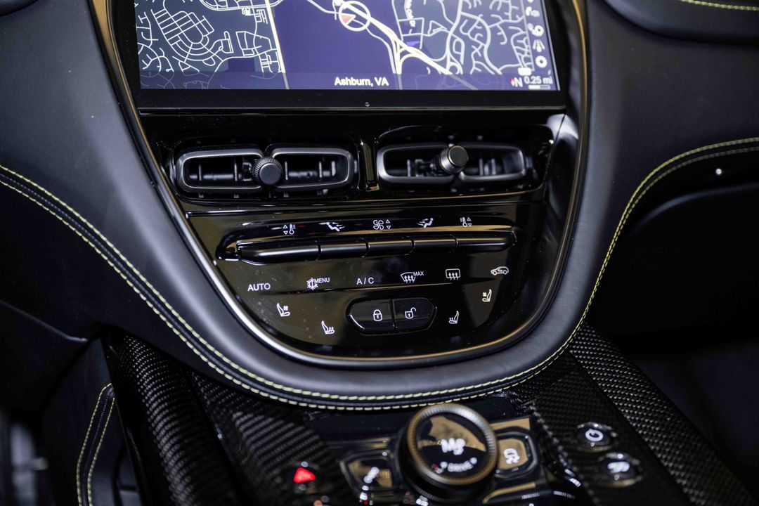 2024 Aston Martin DBX