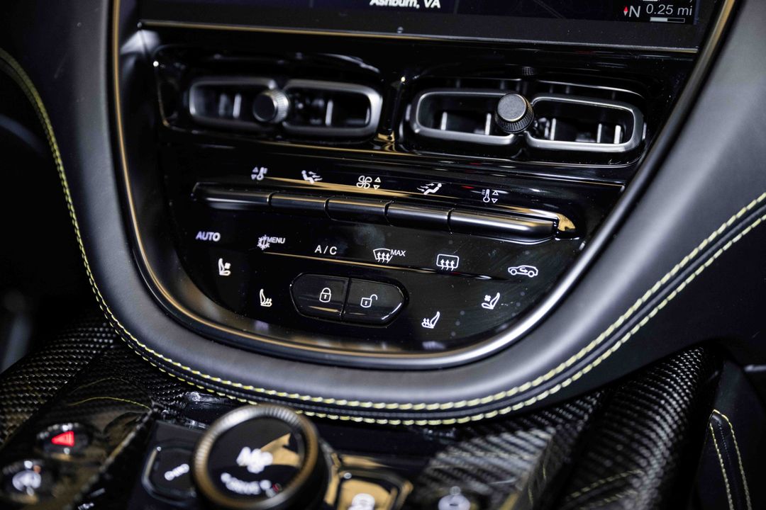 2024 Aston Martin DBX