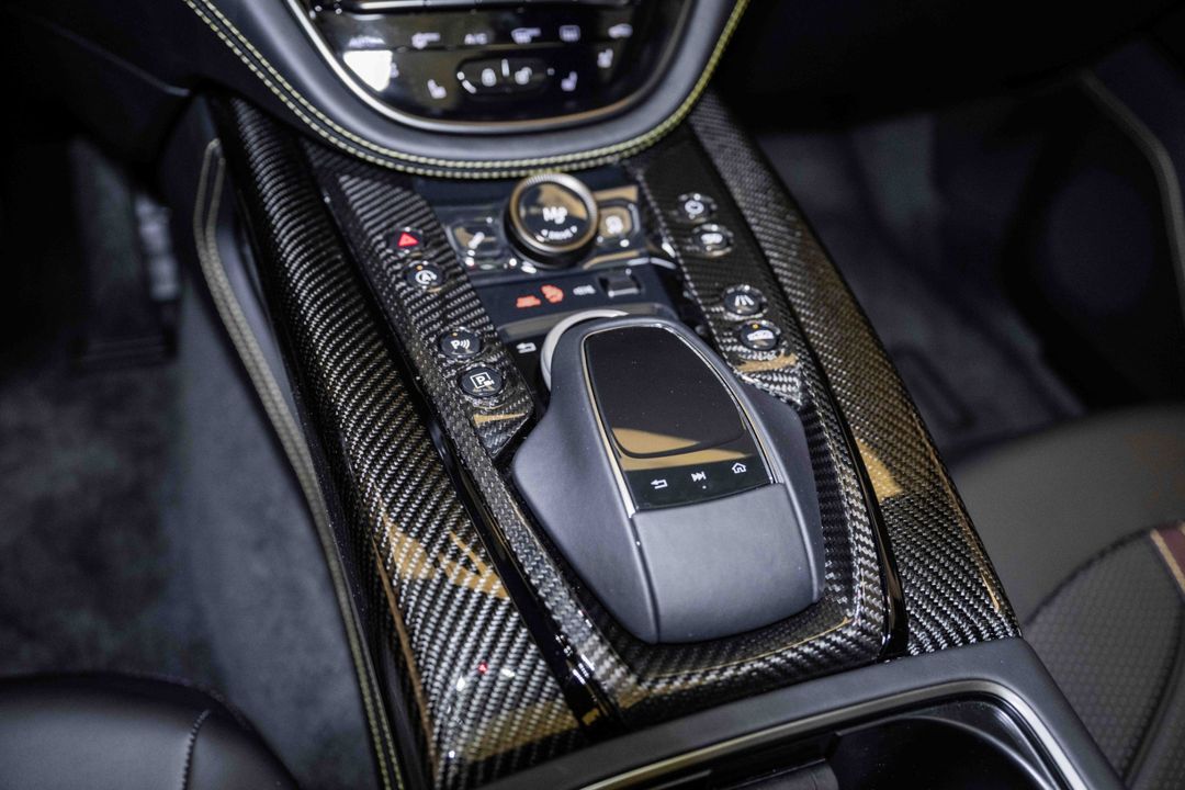 2024 Aston Martin DBX