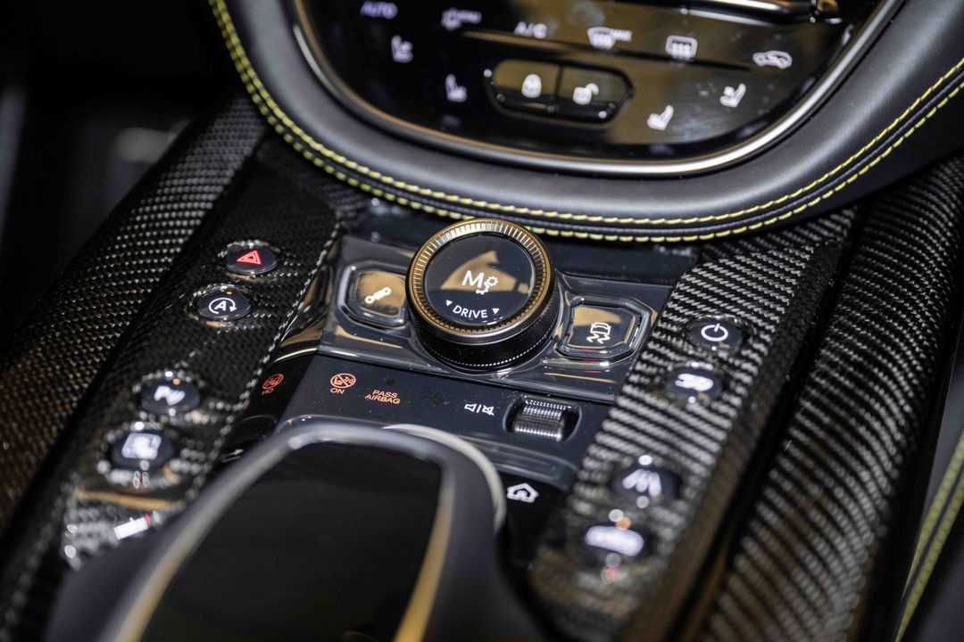 2024 Aston Martin DBX
