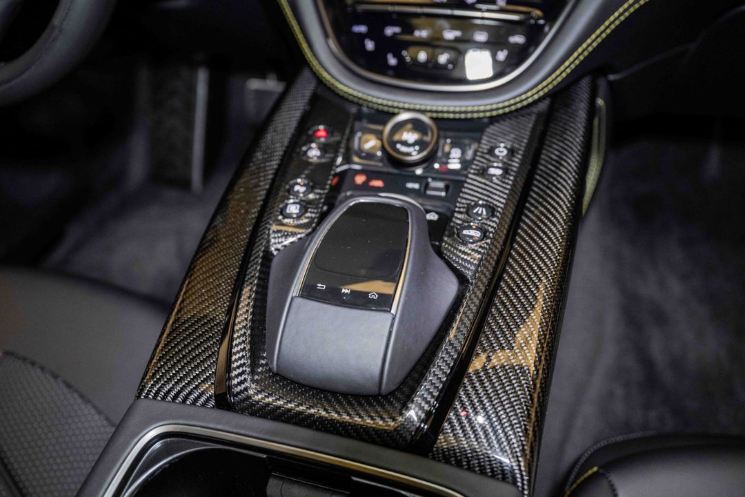 2024 Aston Martin DBX