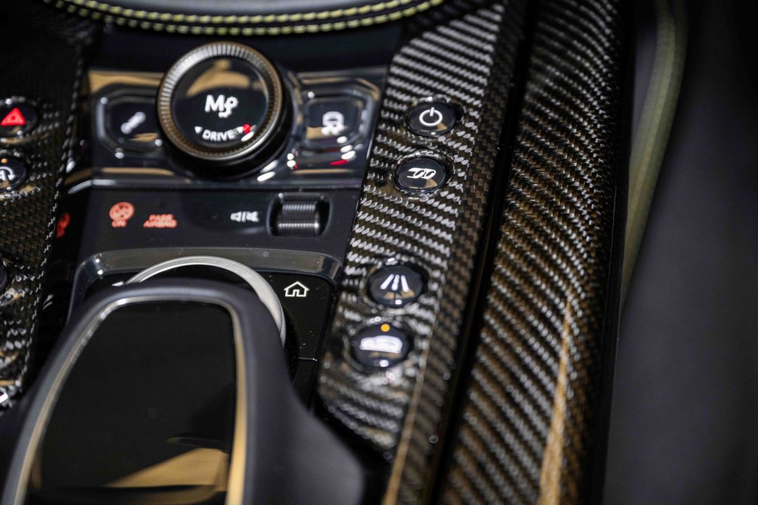 2024 Aston Martin DBX