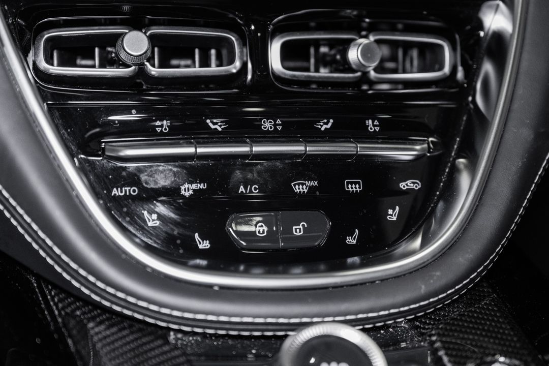 2023 Aston Martin DBX