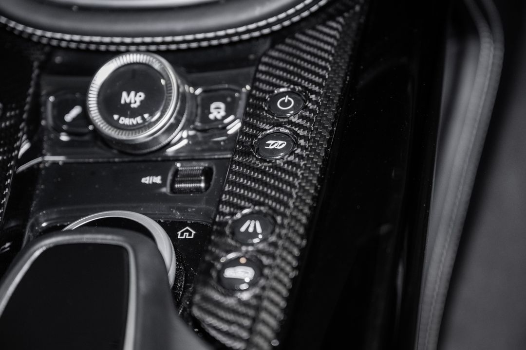 2023 Aston Martin DBX