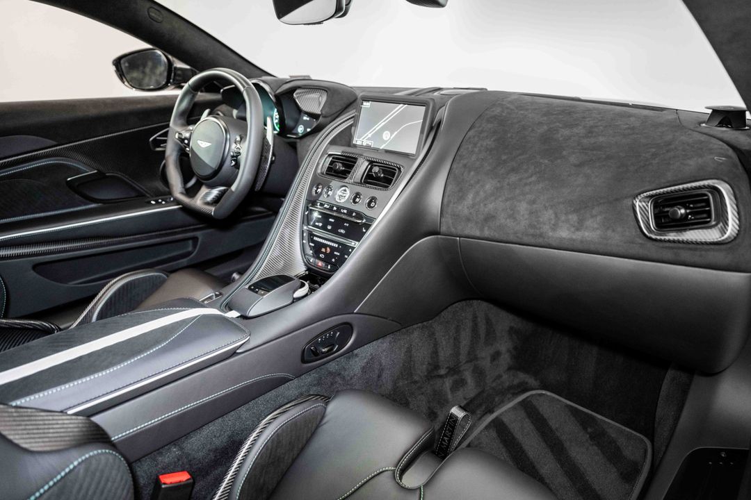 2023 Aston Martin DBS