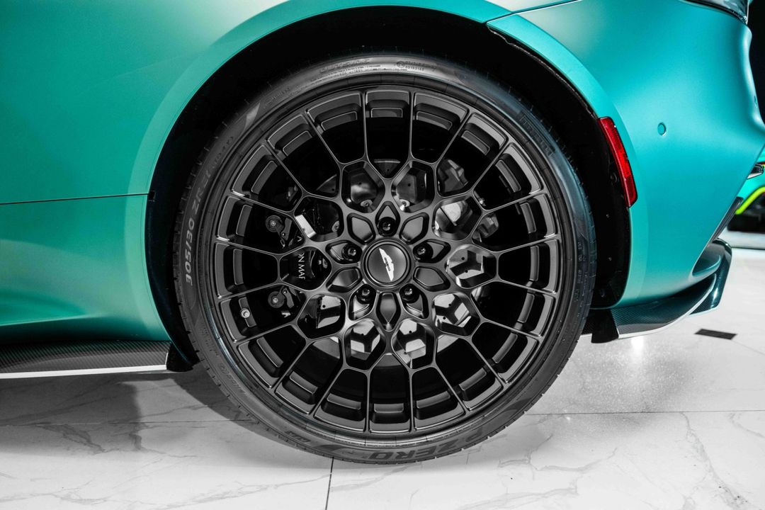 2023 Aston Martin DBS