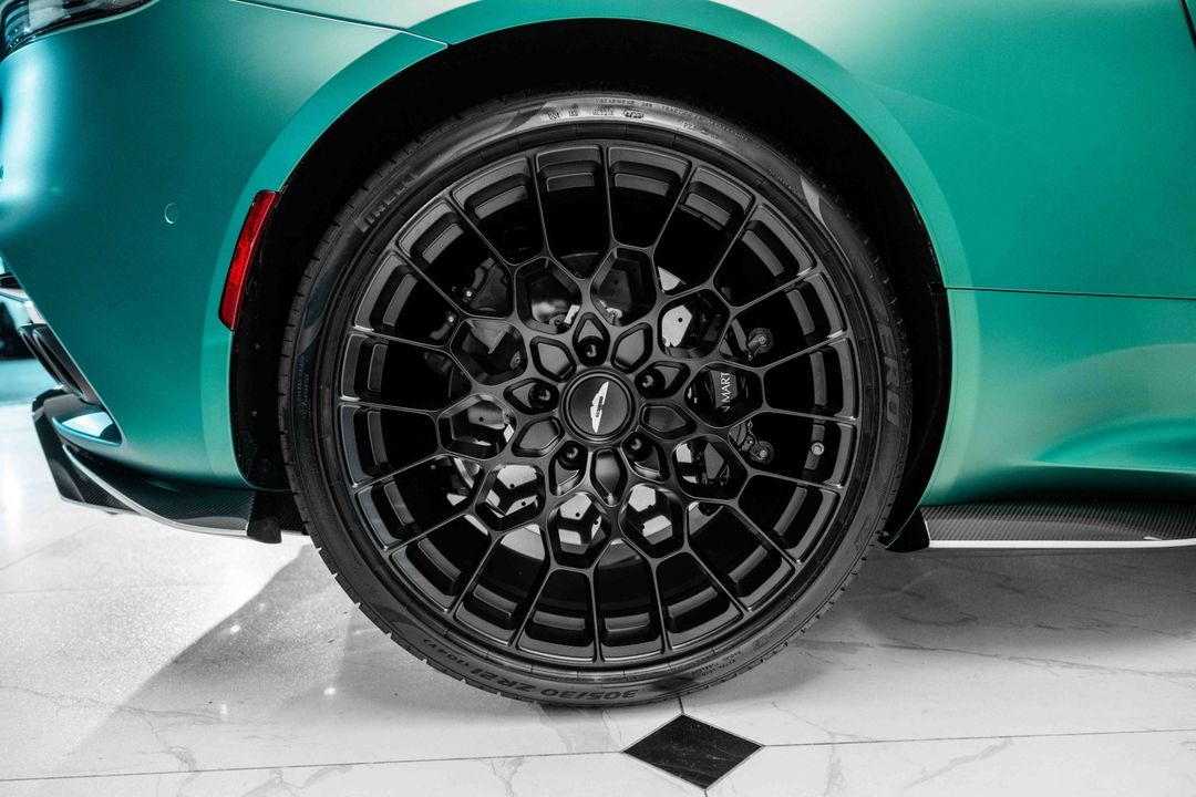2023 Aston Martin DBS