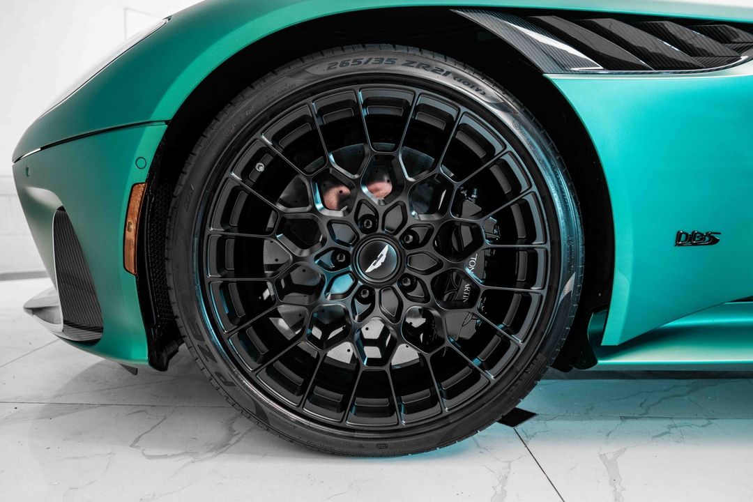 2023 Aston Martin DBS