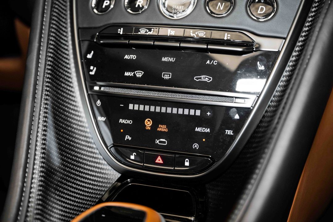 2023 Aston Martin DBS