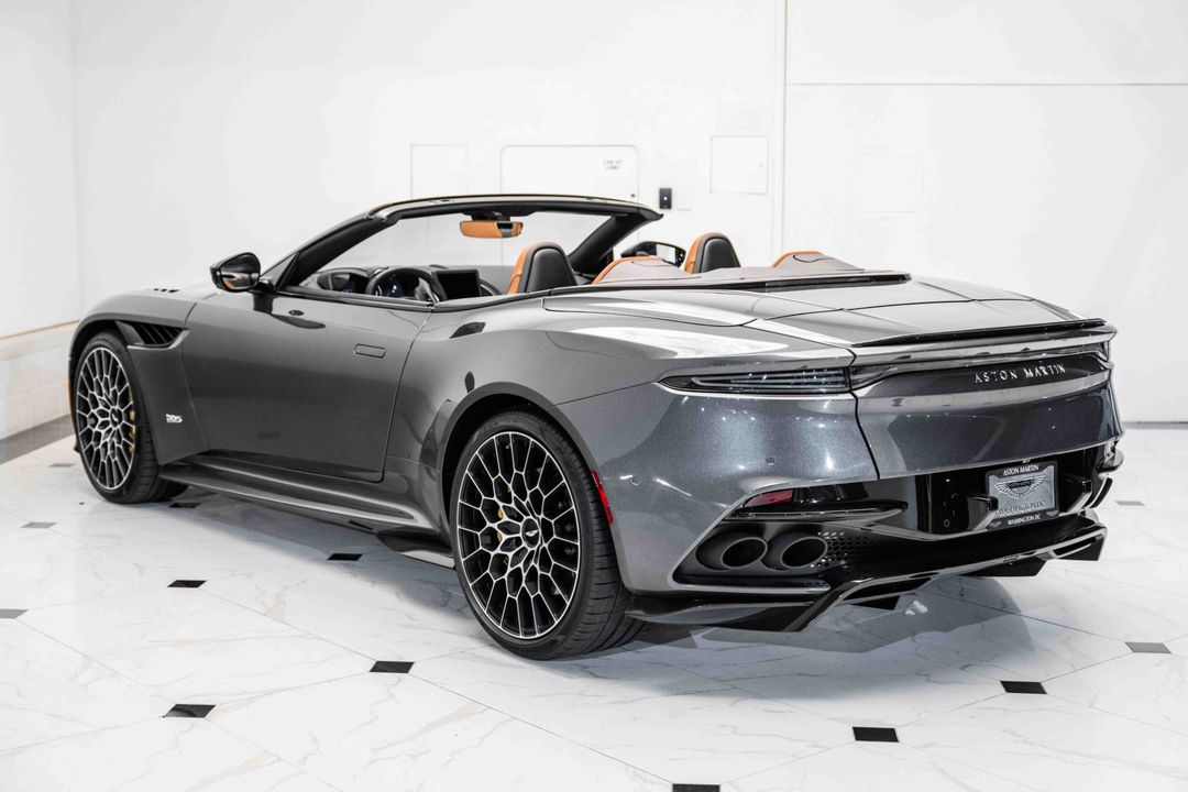 2023 Aston Martin DBS