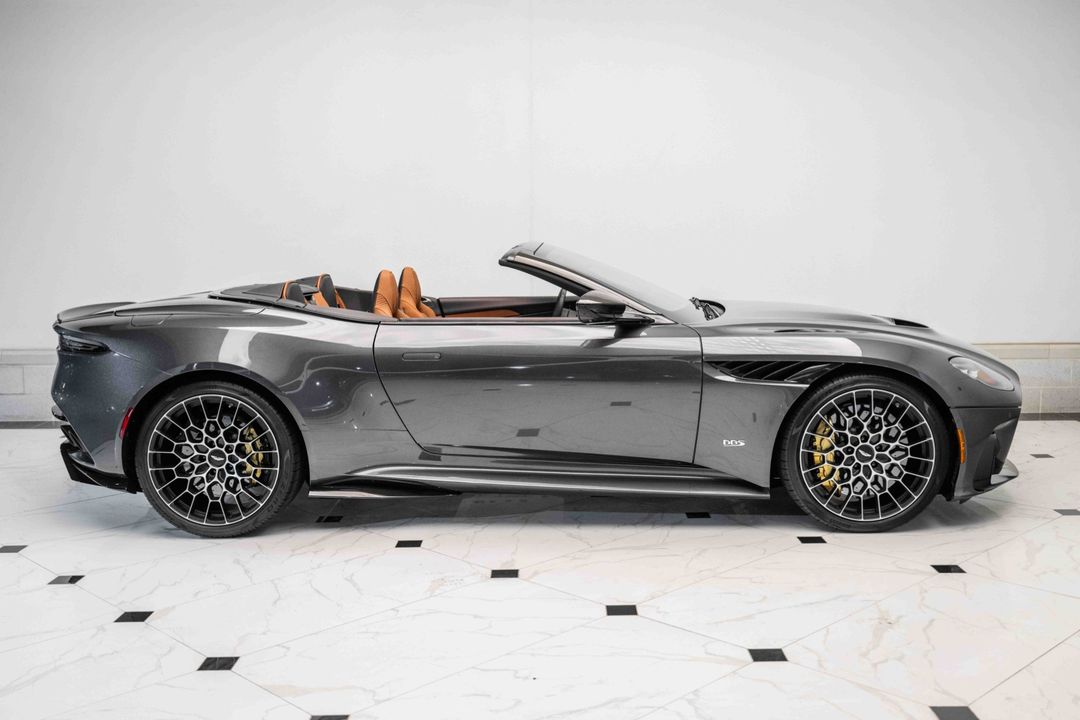 2023 Aston Martin DBS