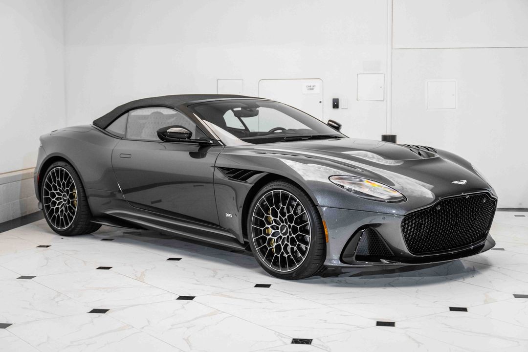 2023 Aston Martin DBS