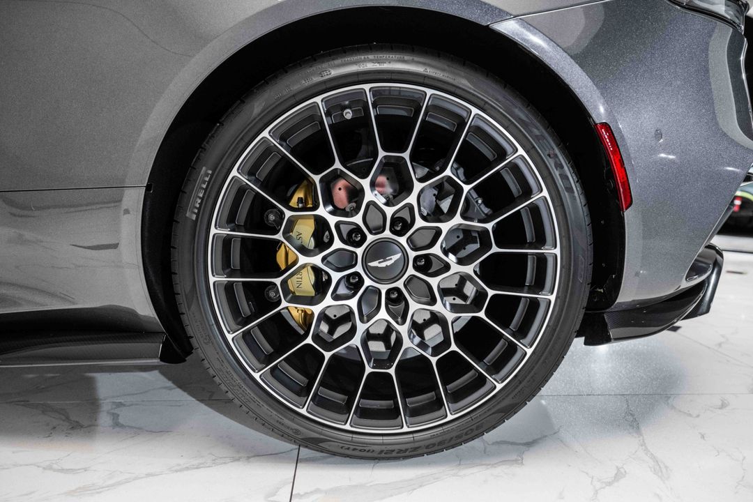 2023 Aston Martin DBS