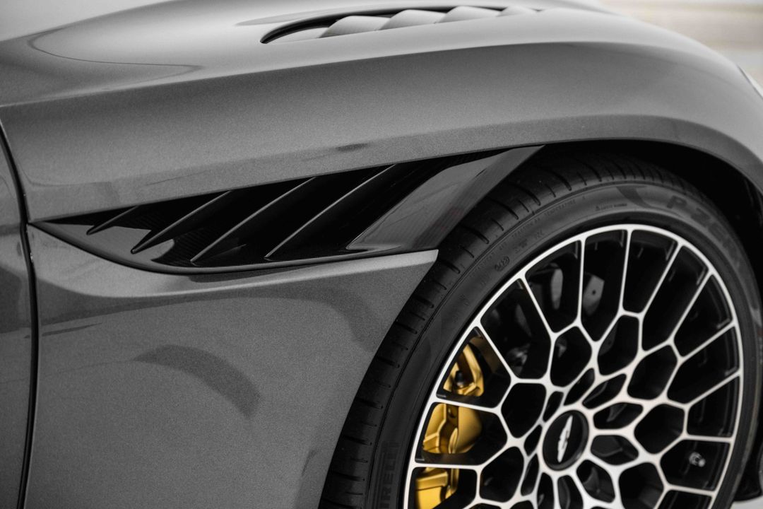 2023 Aston Martin DBS