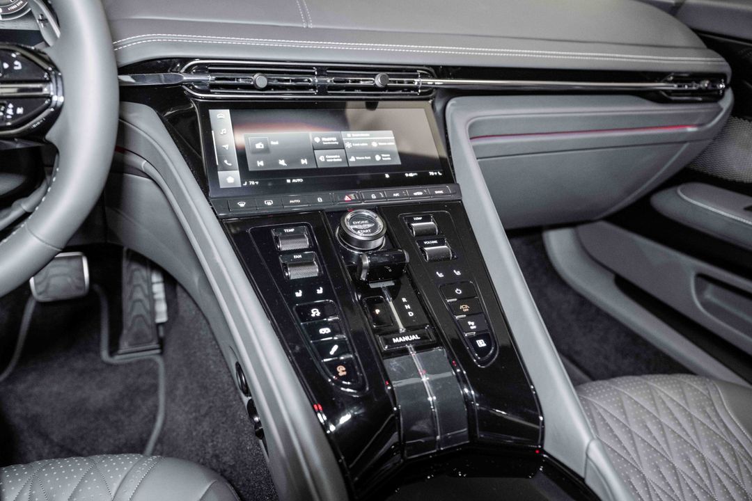 2024 Aston Martin DB12