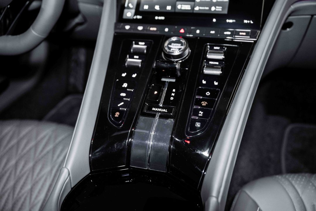 2024 Aston Martin DB12