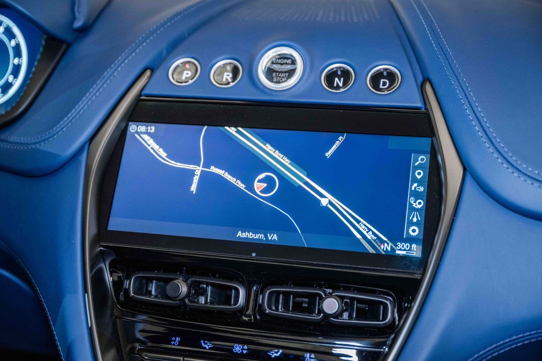 2024 Aston Martin DBX