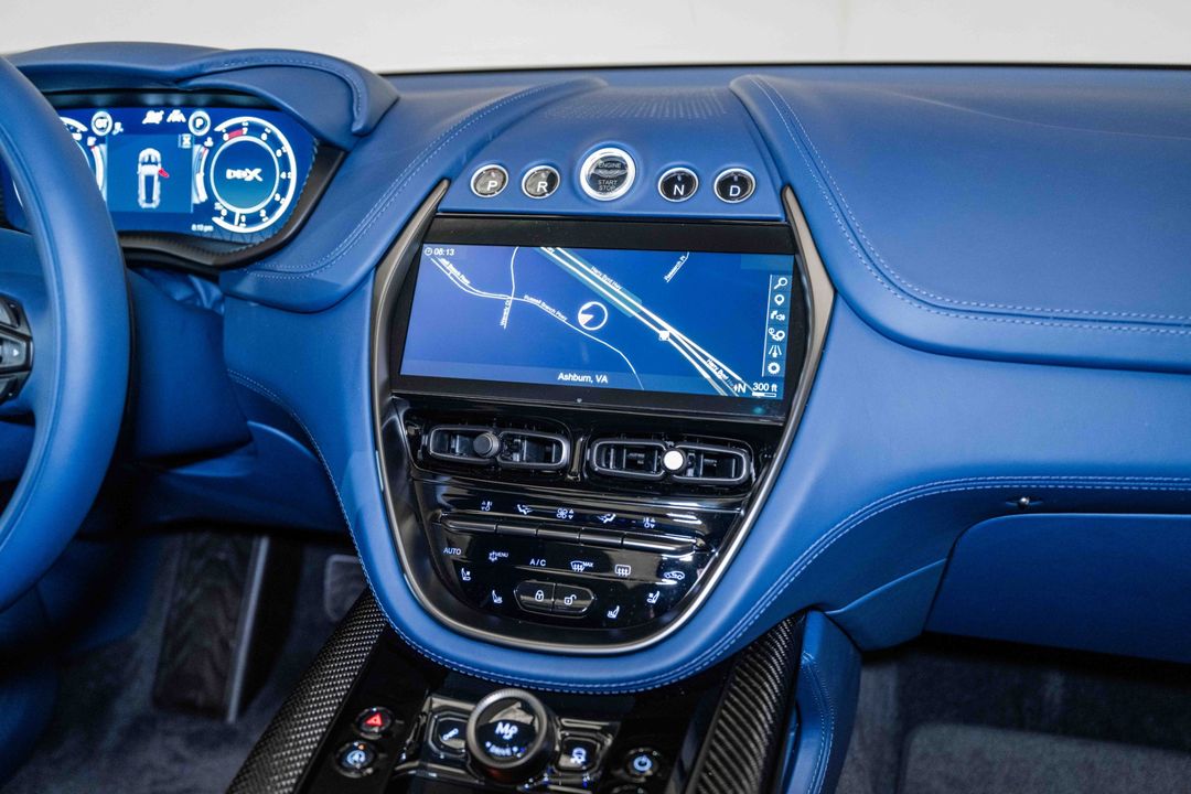 2024 Aston Martin DBX