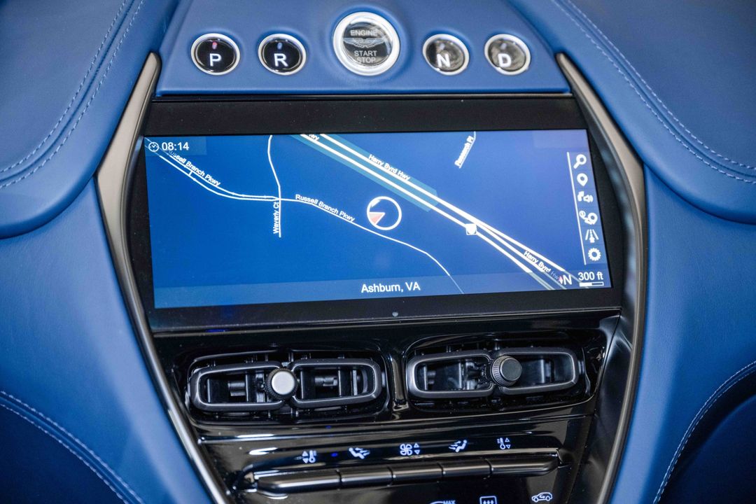 2024 Aston Martin DBX