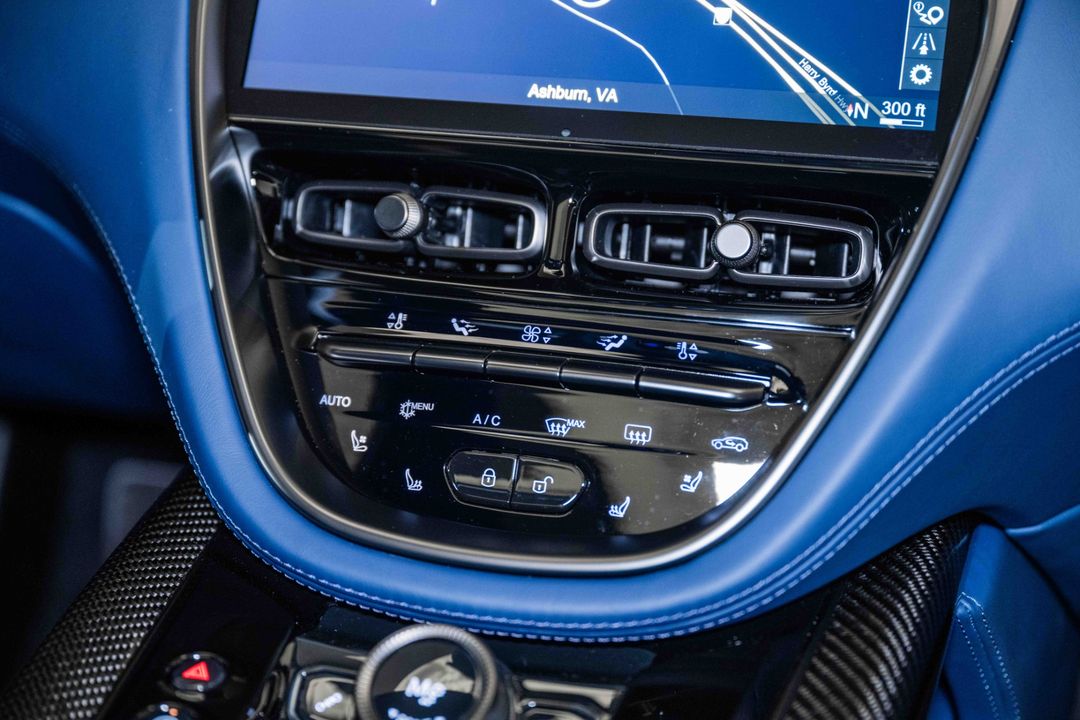 2024 Aston Martin DBX