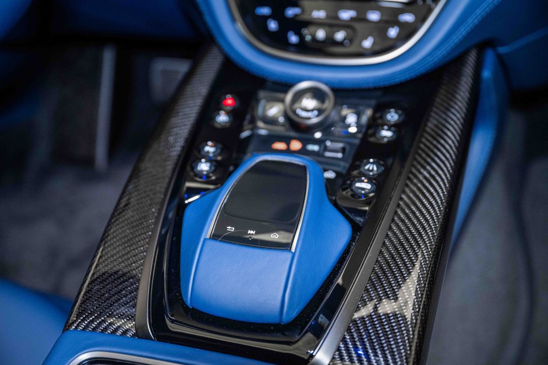 2024 Aston Martin DBX
