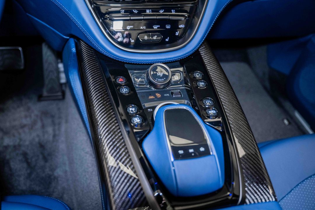2024 Aston Martin DBX