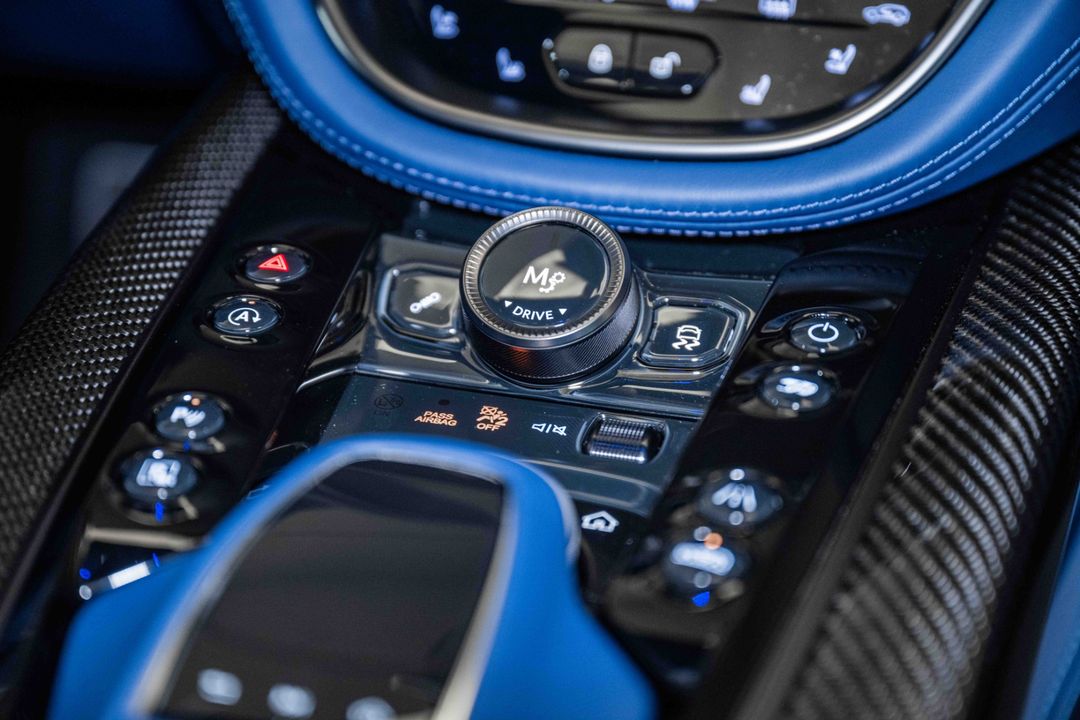 2024 Aston Martin DBX