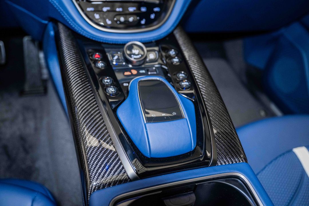 2024 Aston Martin DBX