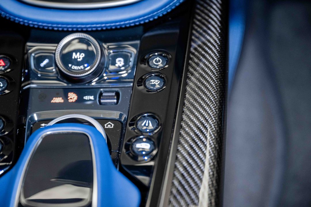 2024 Aston Martin DBX