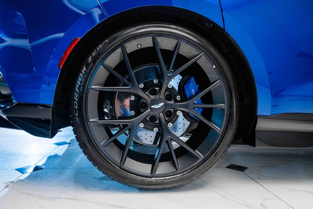 2024 Aston Martin DBX