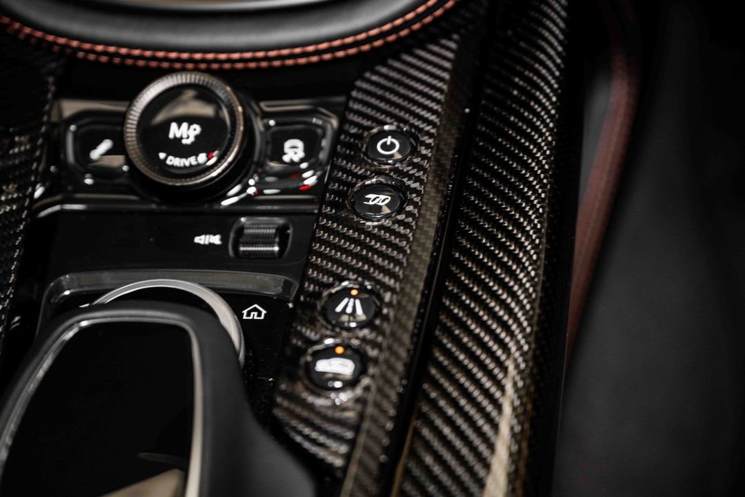 2023 Aston Martin DBX