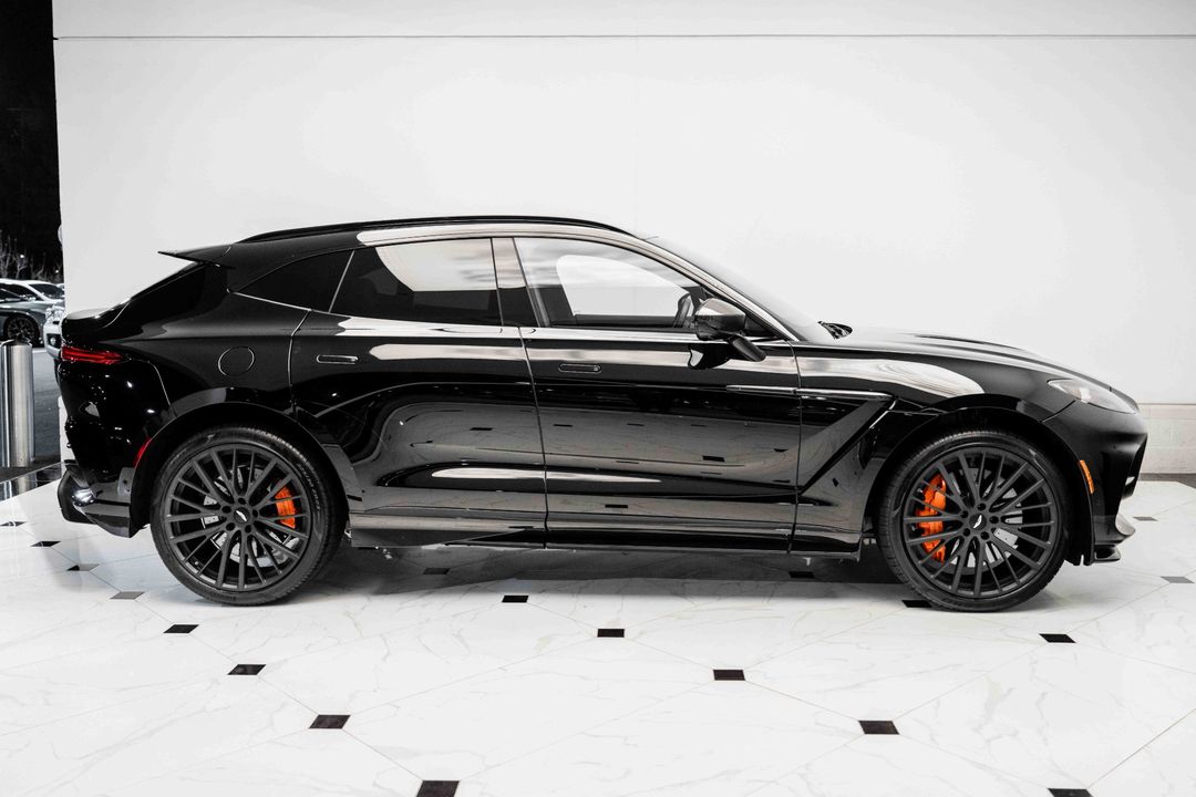 2023 Aston Martin DBX