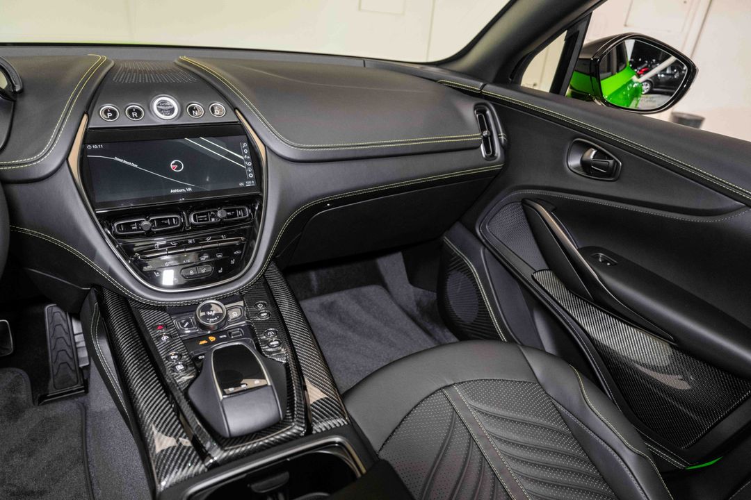 2024 Aston Martin DBX