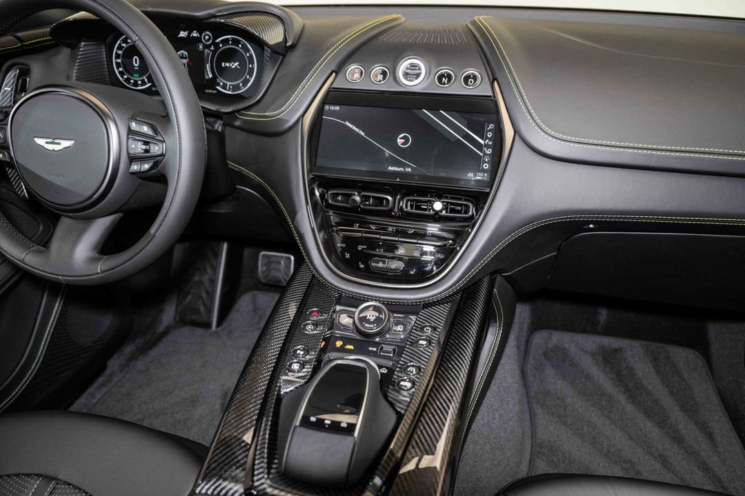 2024 Aston Martin DBX