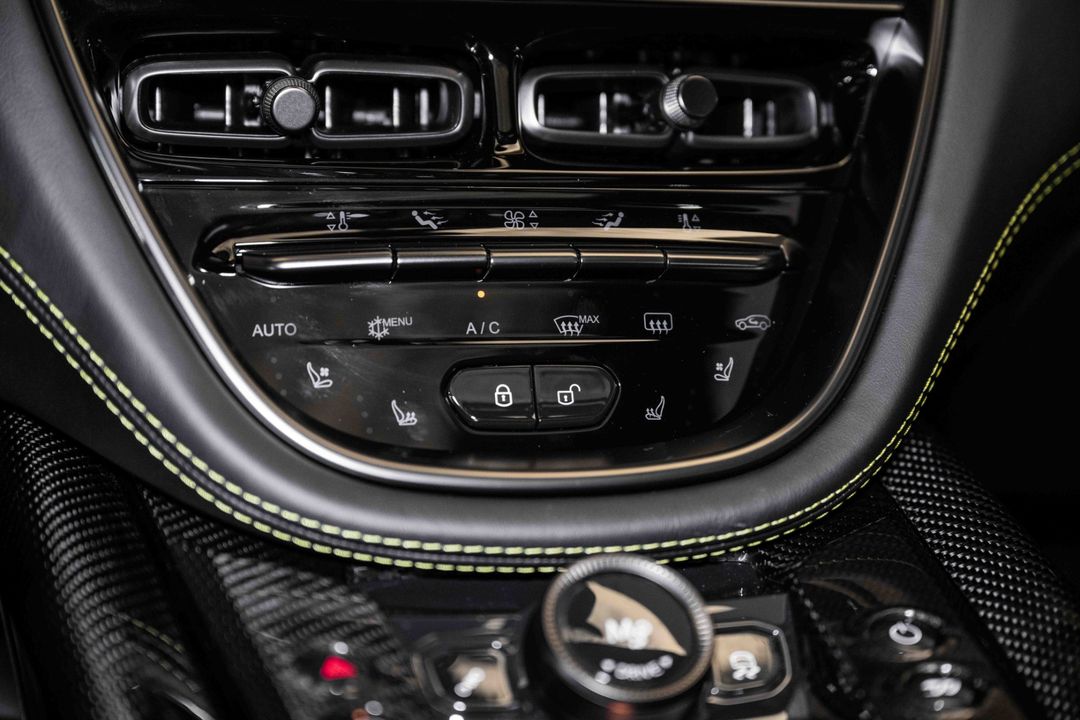 2024 Aston Martin DBX