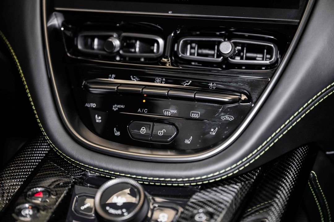2024 Aston Martin DBX
